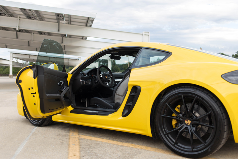 Illustration for article titled The 2018 Porsche 718 Cayman GTS Drives Like the Superior Porsche
